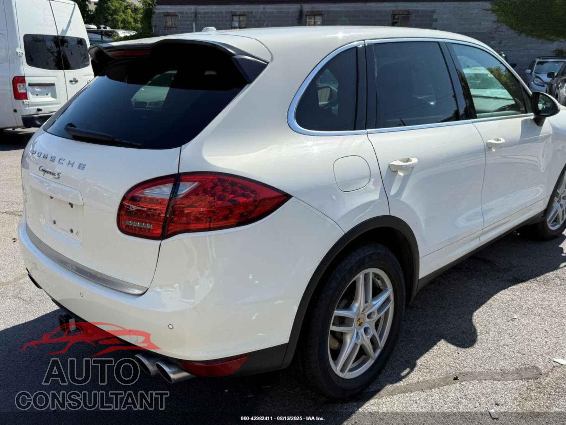PORSCHE CAYENNE 2011 - WP1AB2A2XBLA50107