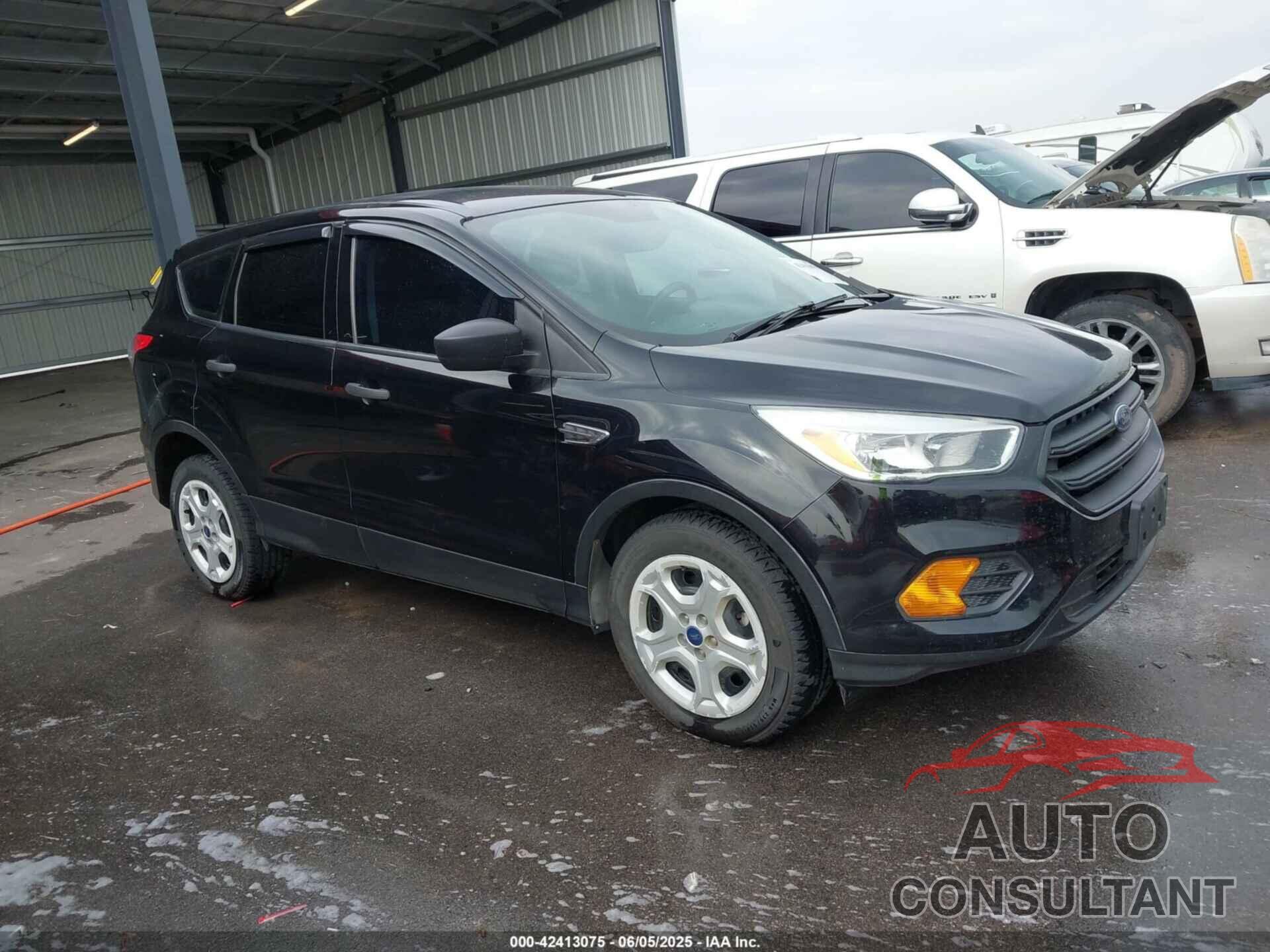 FORD ESCAPE 2017 - 1FMCU0F76HUC10561