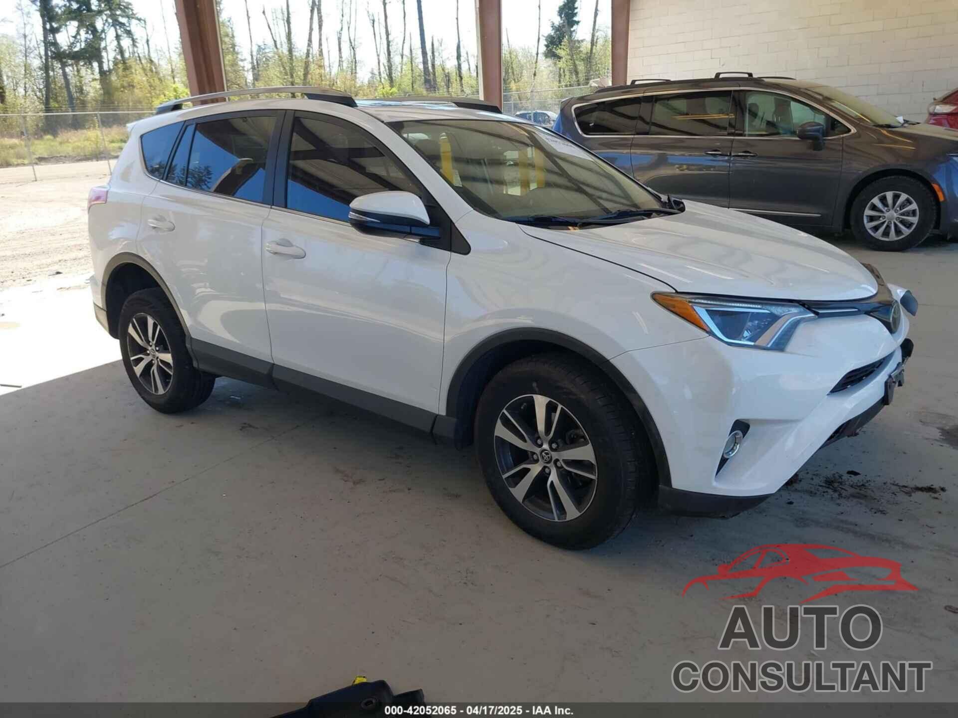 TOYOTA RAV4 2018 - JTMRFREVXJD240388