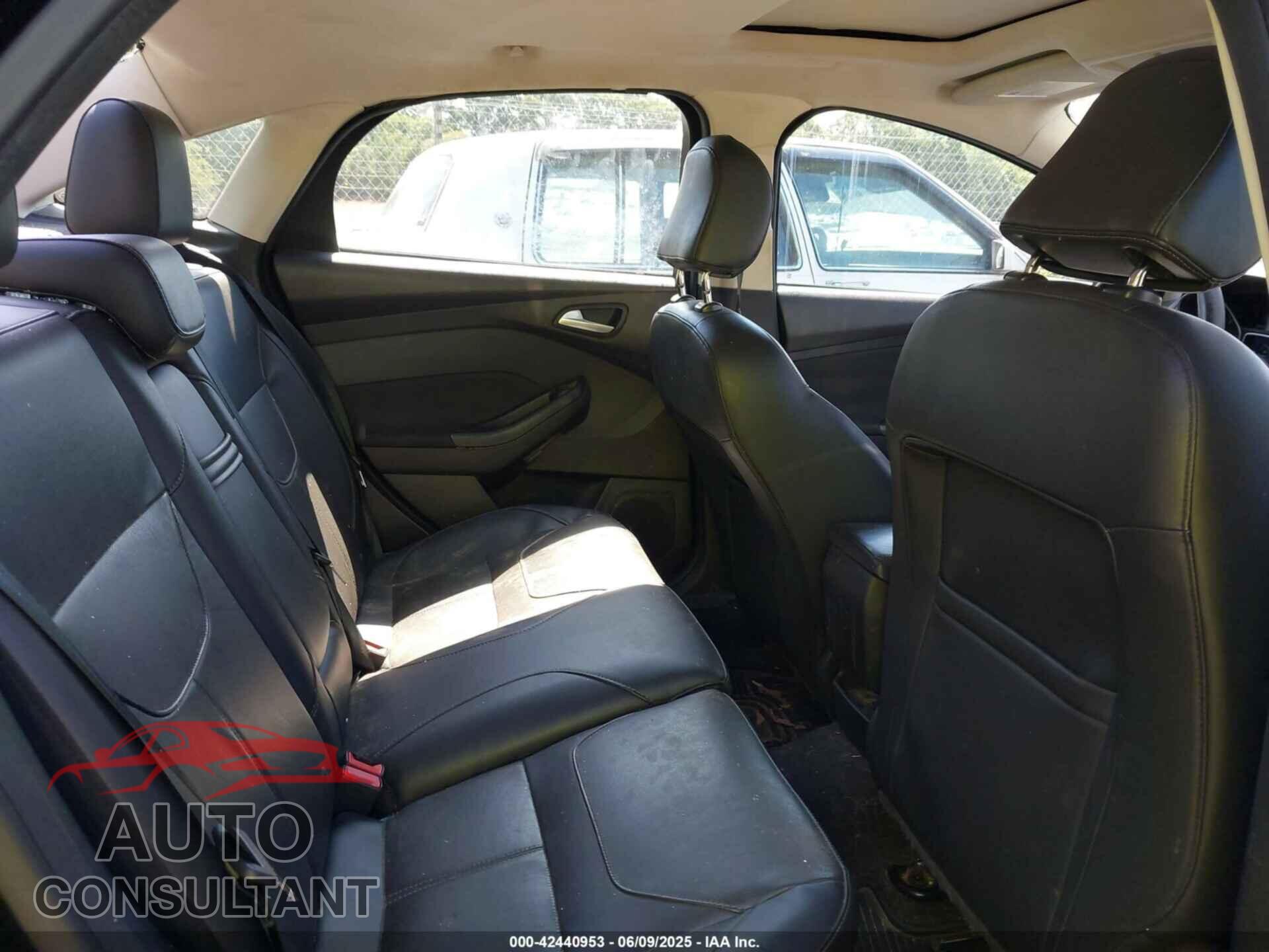 FORD FOCUS 2015 - 1FADP3F26FL283668