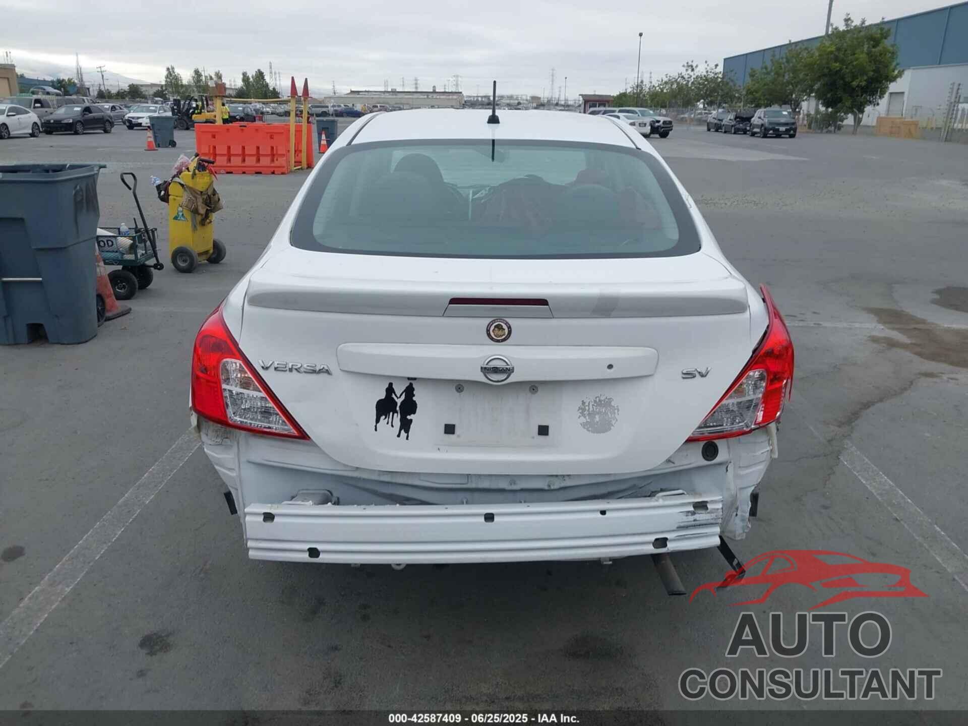 NISSAN VERSA 2018 - 3N1CN7AP5JL881451