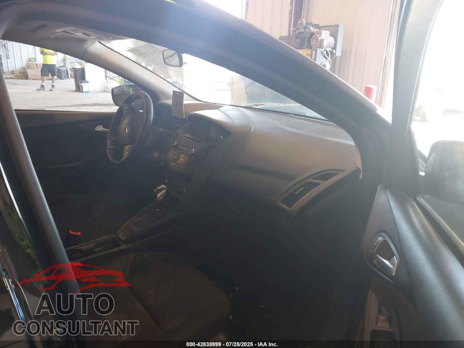 FORD FOCUS 2016 - 1FADP3K26GL359638