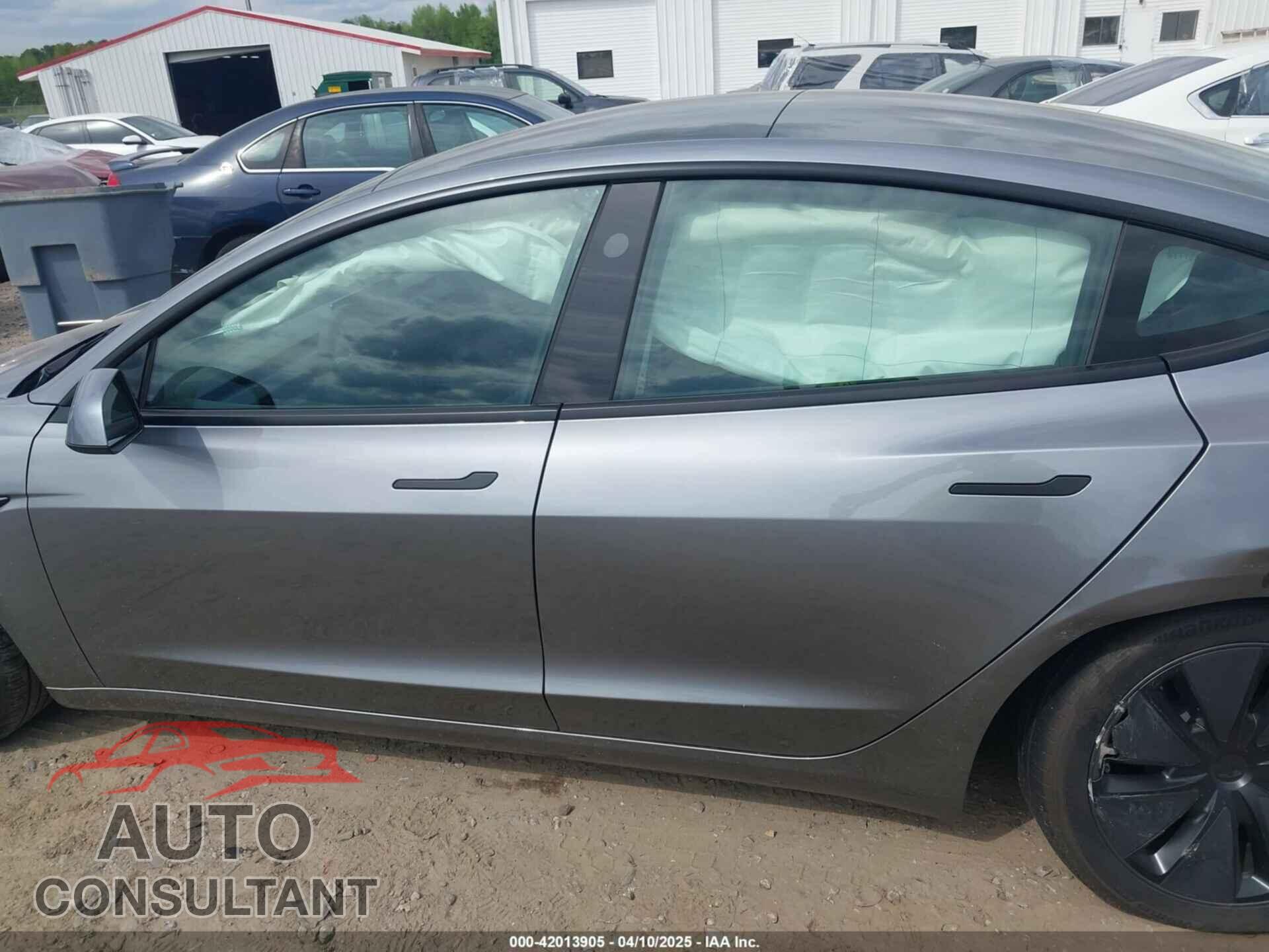 TESLA MODEL 3 2024 - 5YJ3E1EB8RF846549