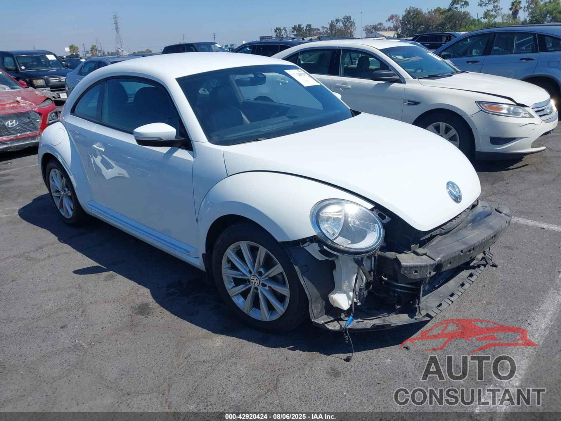 VOLKSWAGEN BEETLE 2018 - 3VWFD7AT5JM725282