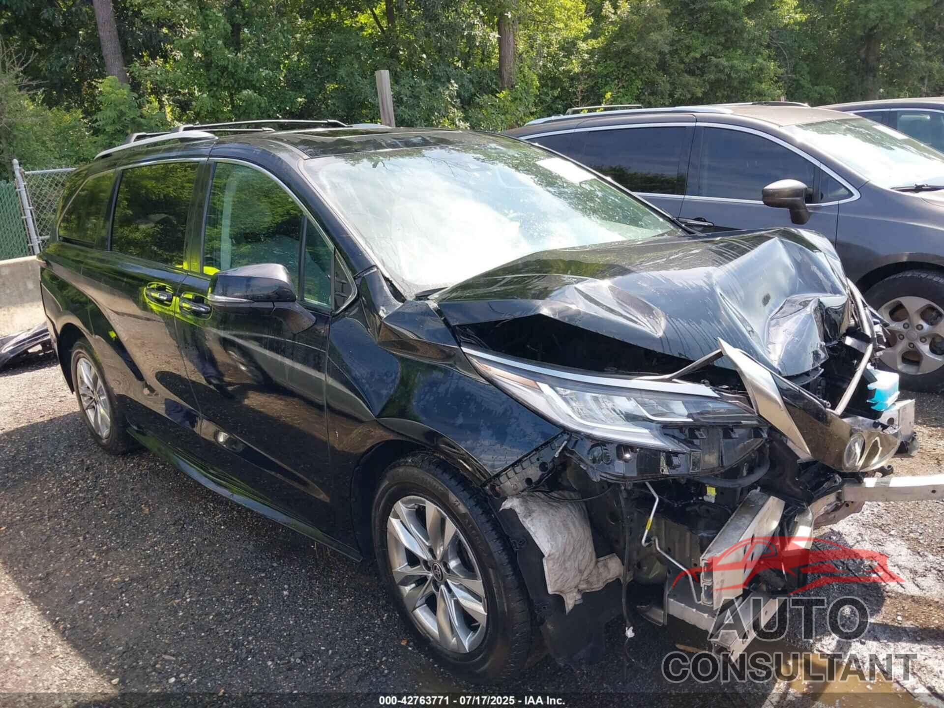 TOYOTA SIENNA 2022 - 5TDZSKFC3NS044402