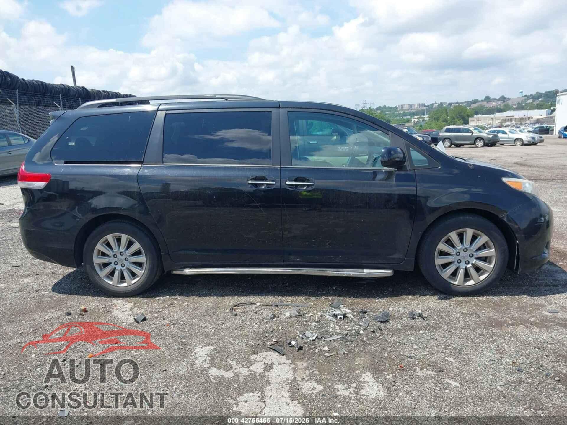 TOYOTA SIENNA 2013 - 5TDDK3DC8DS064047