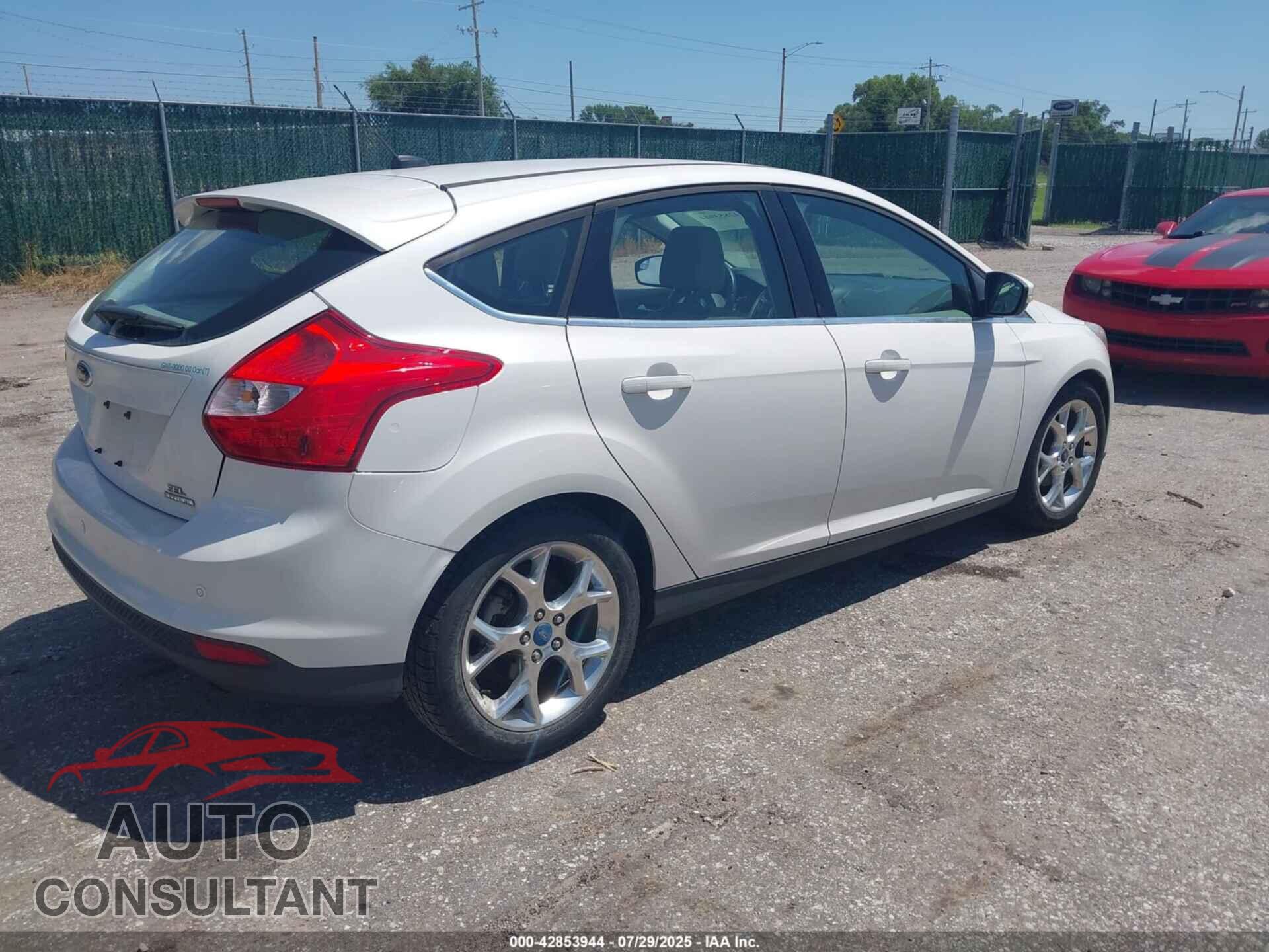 FORD FOCUS 2012 - 1FAHP3M23CL382108