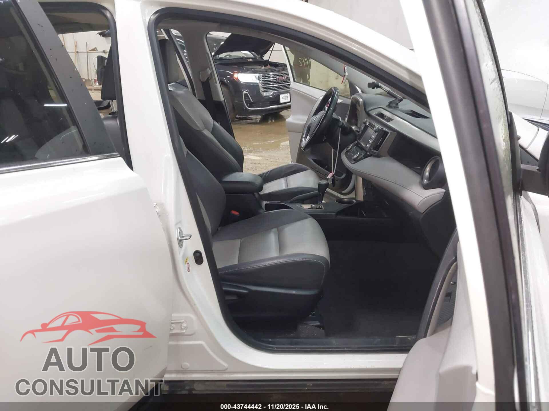 TOYOTA RAV4 2013 - JTMDFREV8D5000247