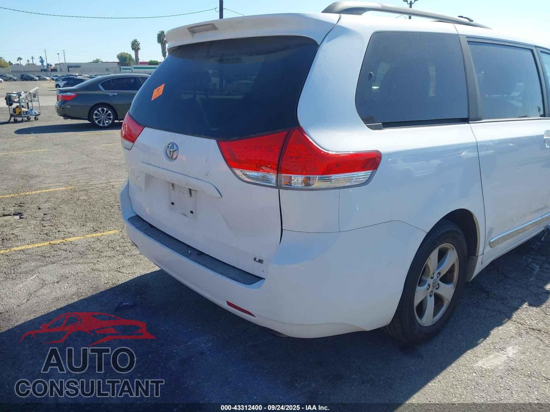 TOYOTA SIENNA 2013 - 5TDKK3DC2DS298045