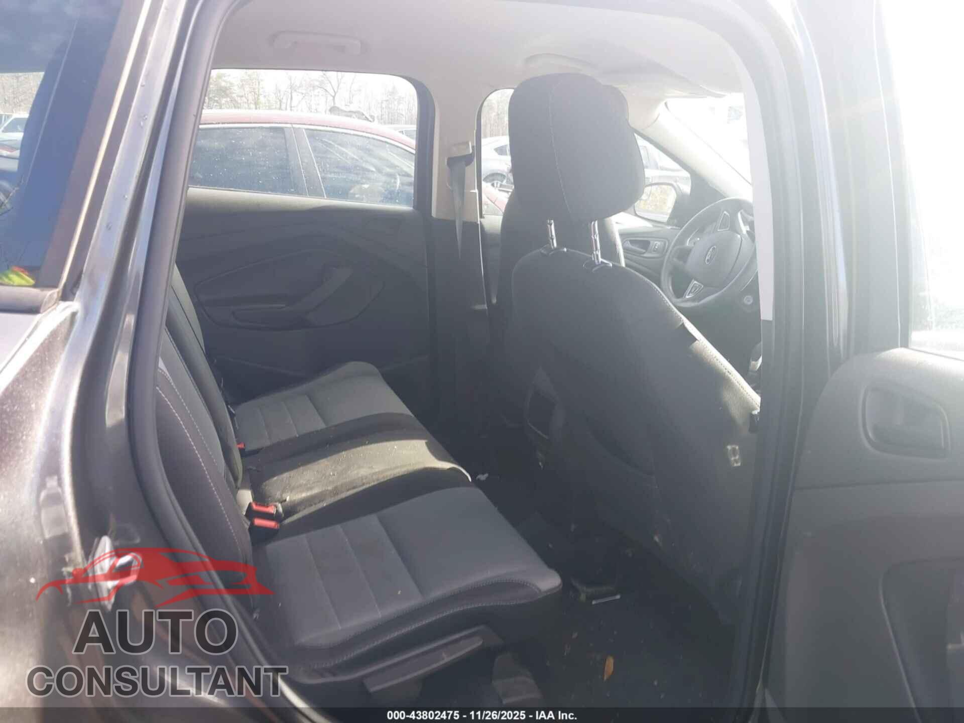 FORD ESCAPE 2017 - 1FMCU0F7XHUC73677