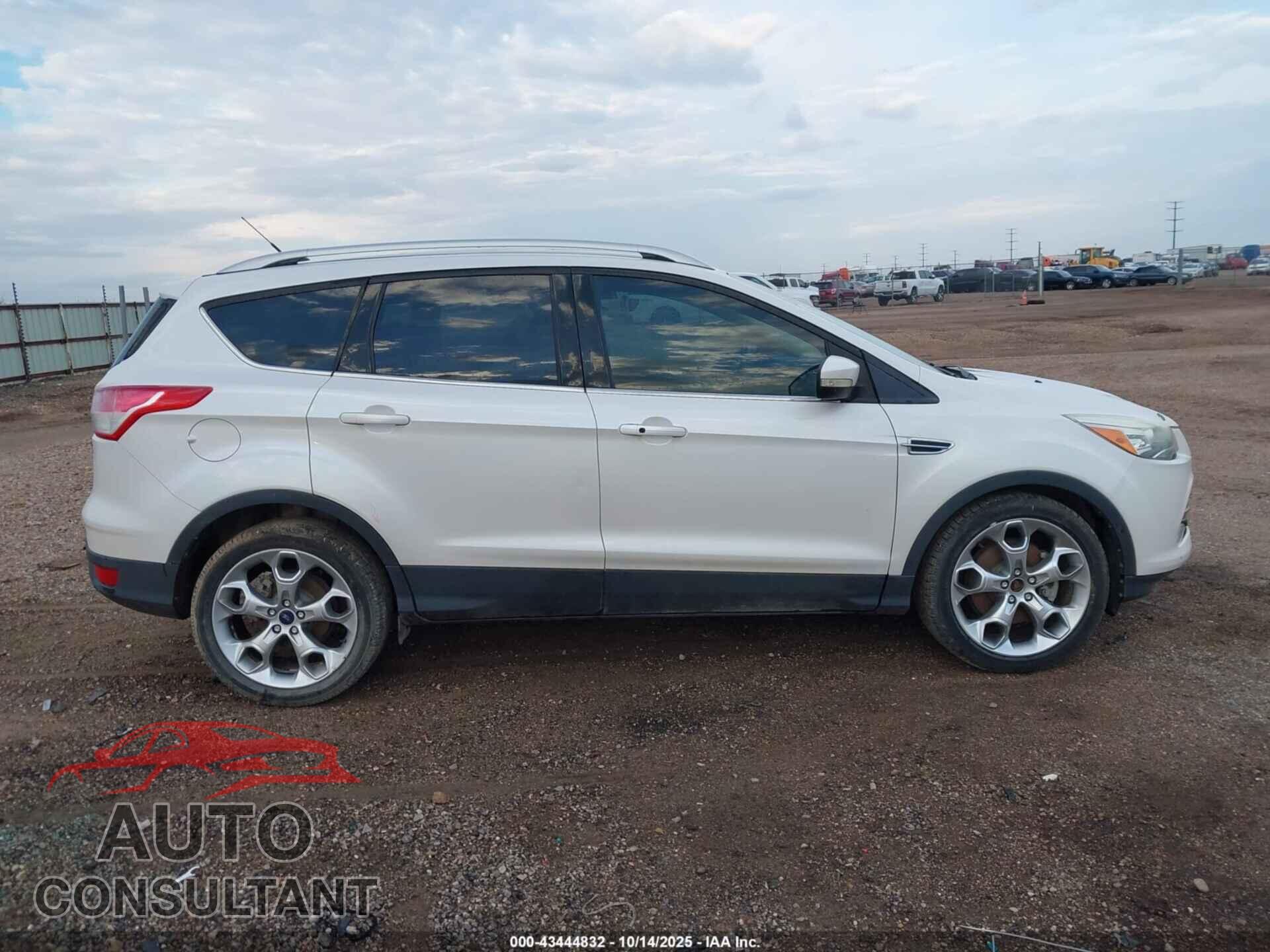 FORD ESCAPE 2016 - 1FMCU0J91GUB06941