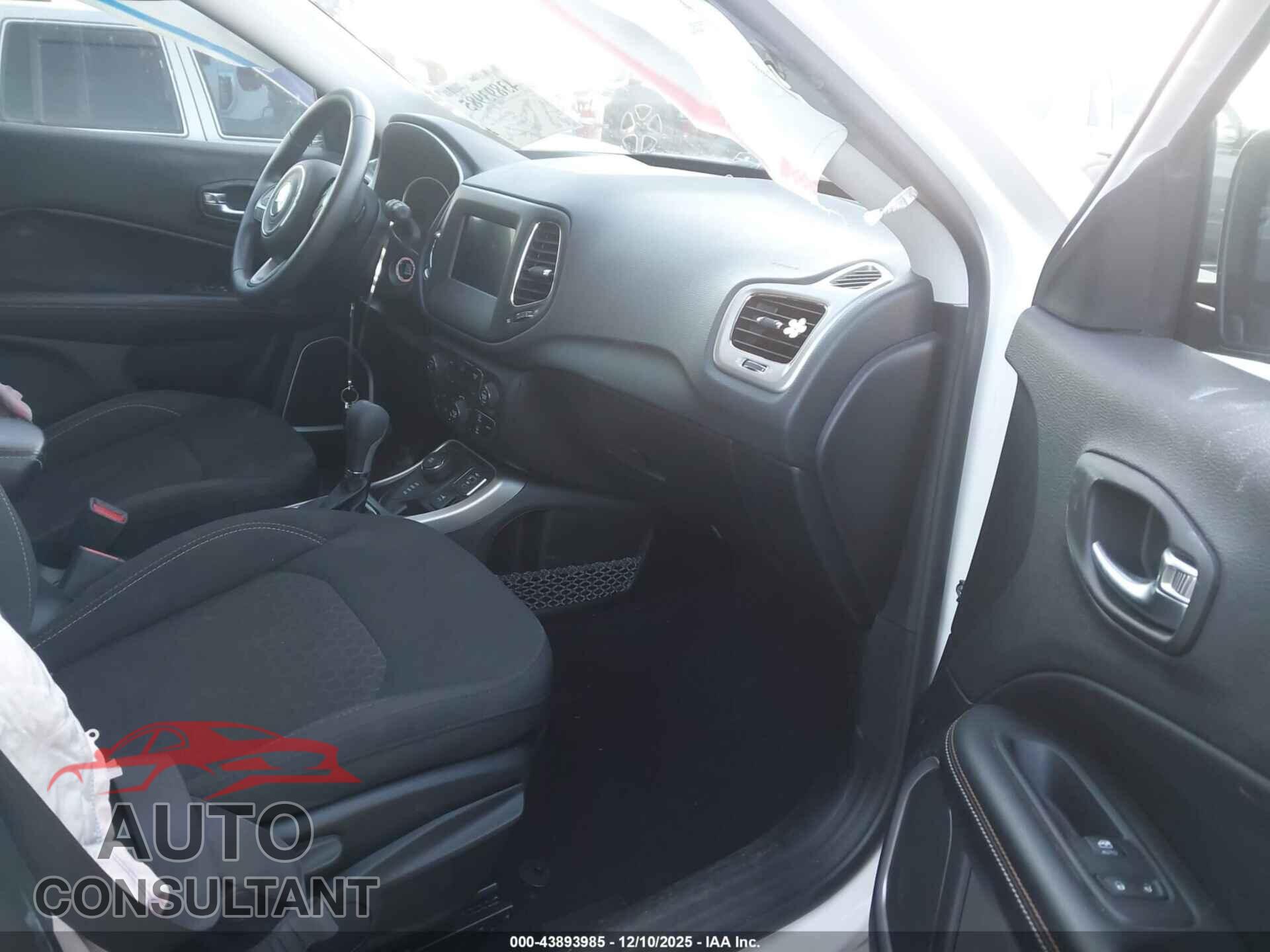 JEEP COMPASS 2020 - 3C4NJDAB7LT101537