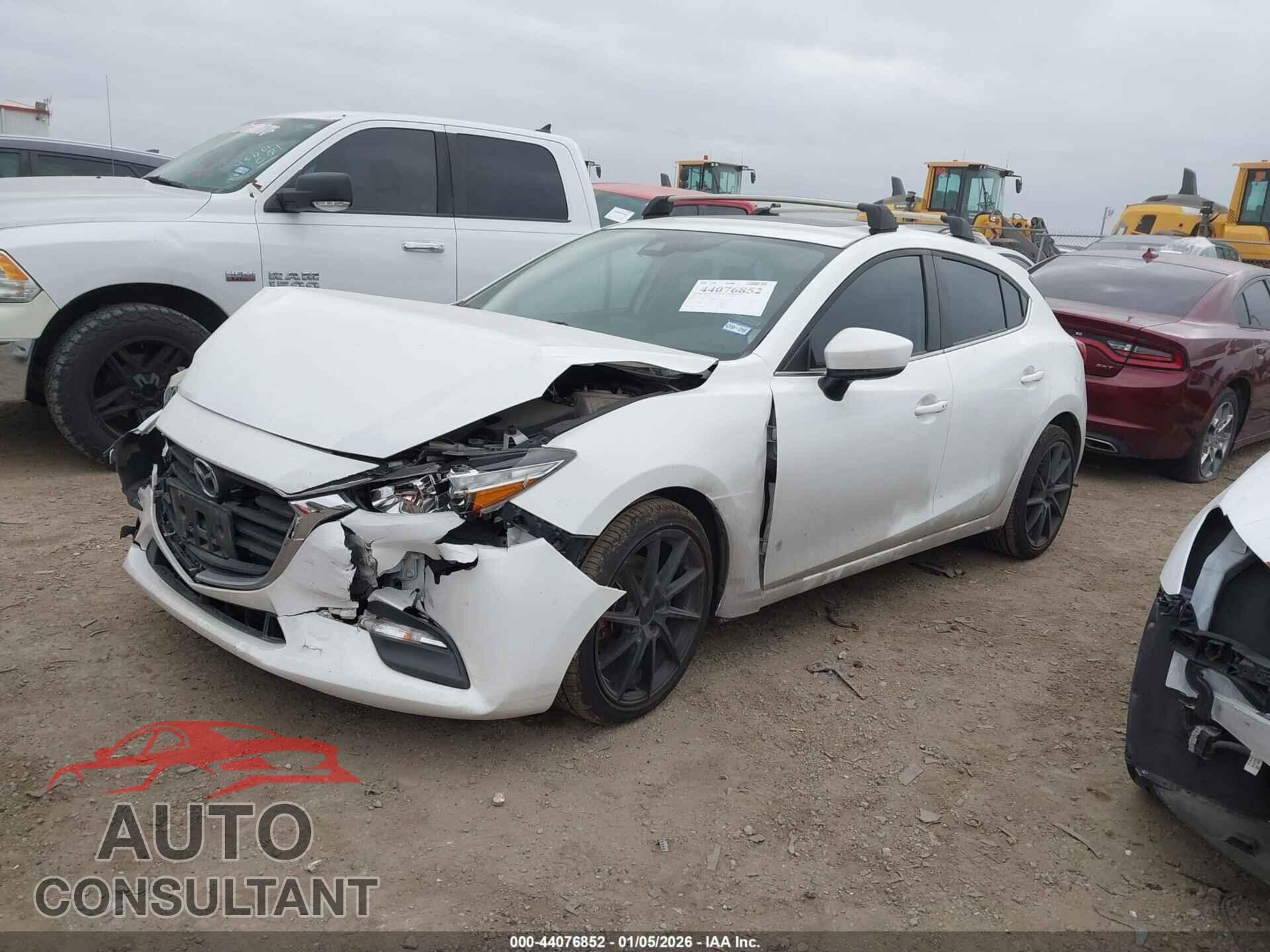MAZDA MAZDA3 2018 - 3MZBN1L35JM190010