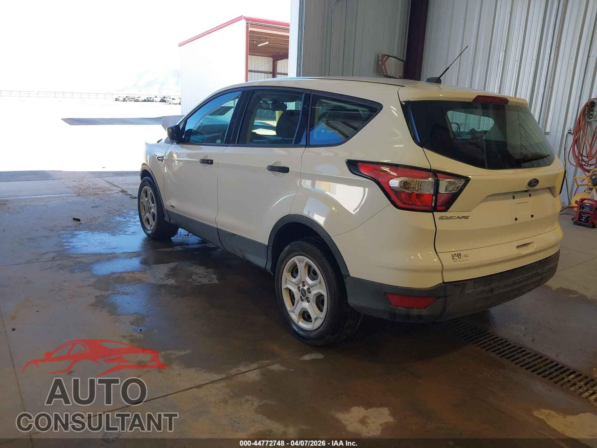 FORD ESCAPE 2017 - 1FMCU0F72HUF07830