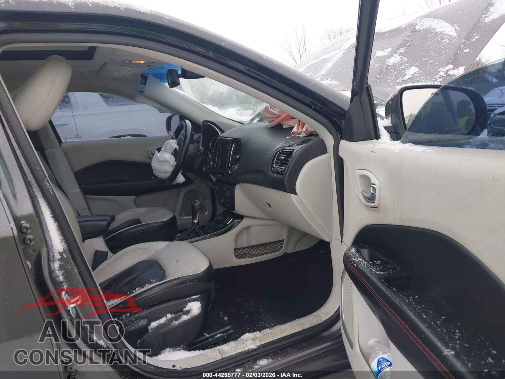 JEEP COMPASS 2018 - 3C4NJDCB6JT457701