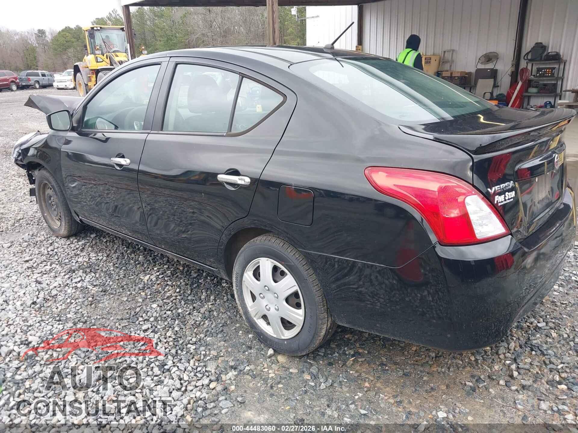 NISSAN VERSA 2018 - 3N1CN7APXJL843245