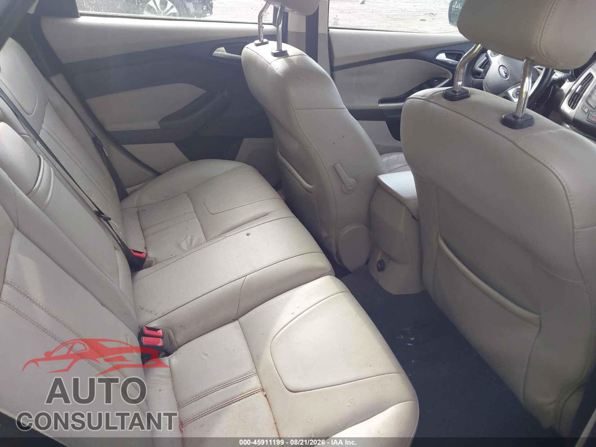 FORD FOCUS 2012 - 1FAHP3M26CL381048