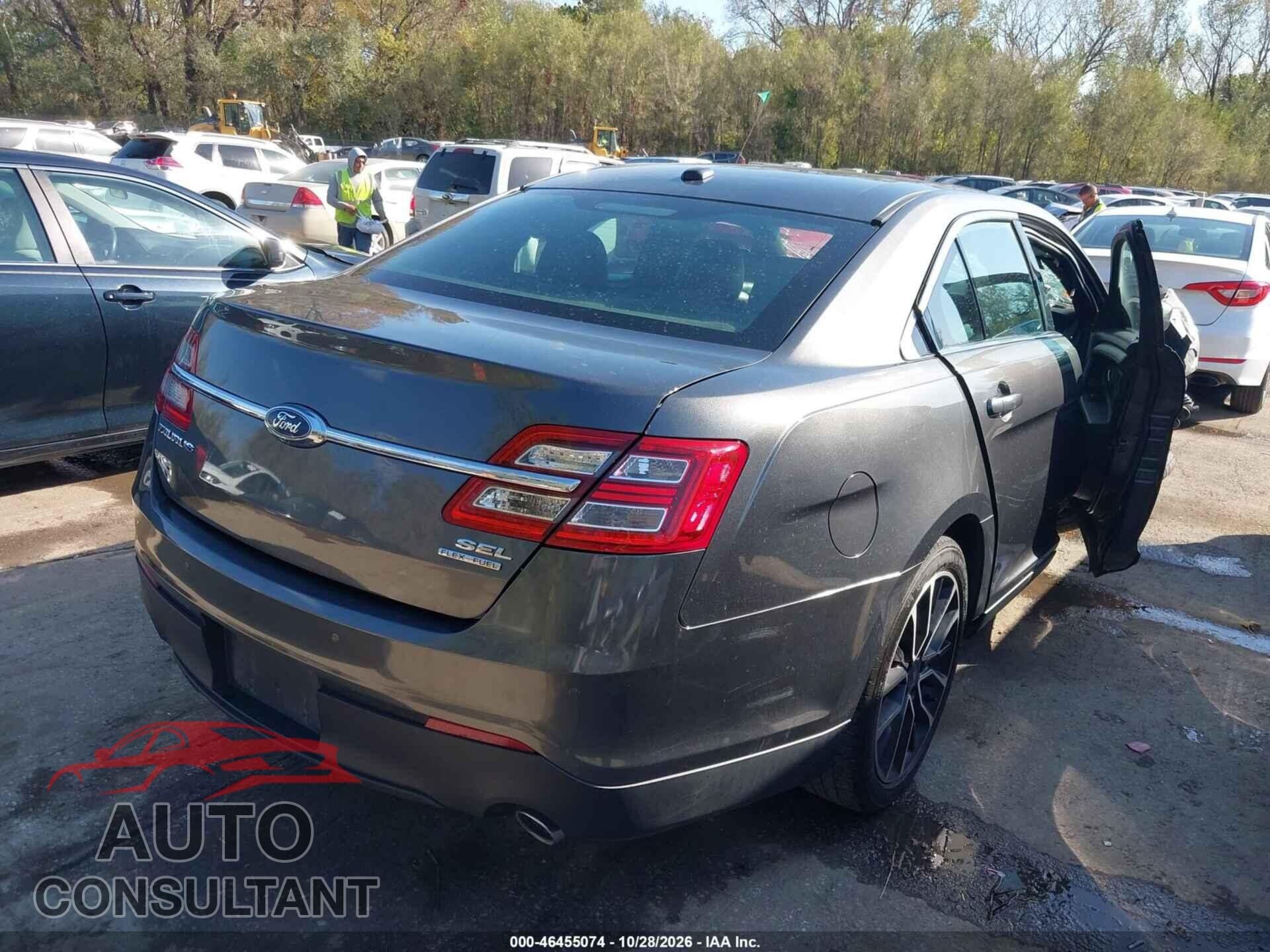 FORD TAURUS 2018 - 1FAHP2E81JG104052