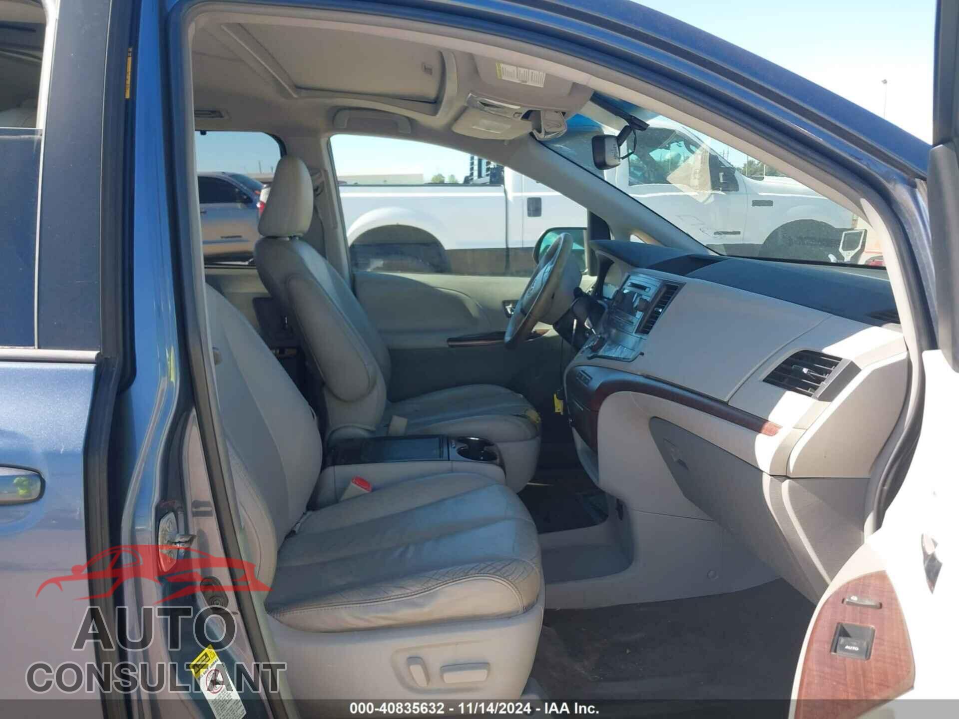 TOYOTA SIENNA 2013 - 5TDYK3DC8DS338235