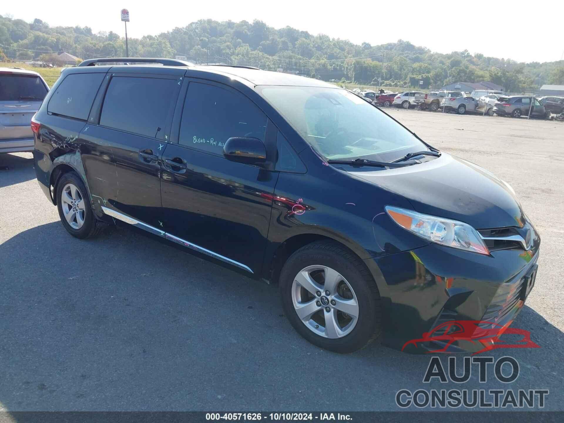 TOYOTA SIENNA 2018 - 5TDKZ3DC5JS957968