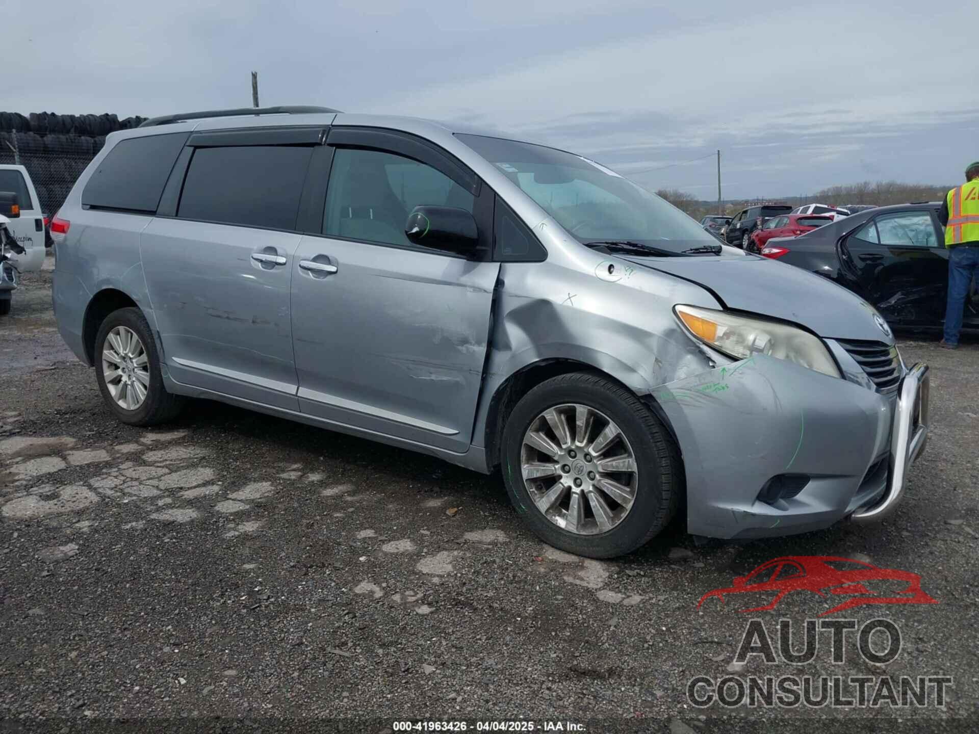 TOYOTA SIENNA 2011 - 5TDJK3DC6BS009872