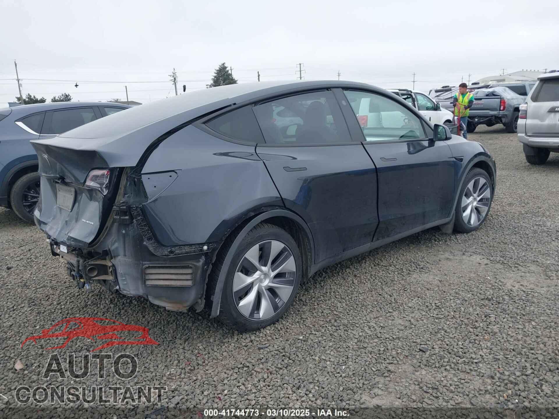 TESLA MODEL Y 2024 - 7SAYGDEEXRF073775