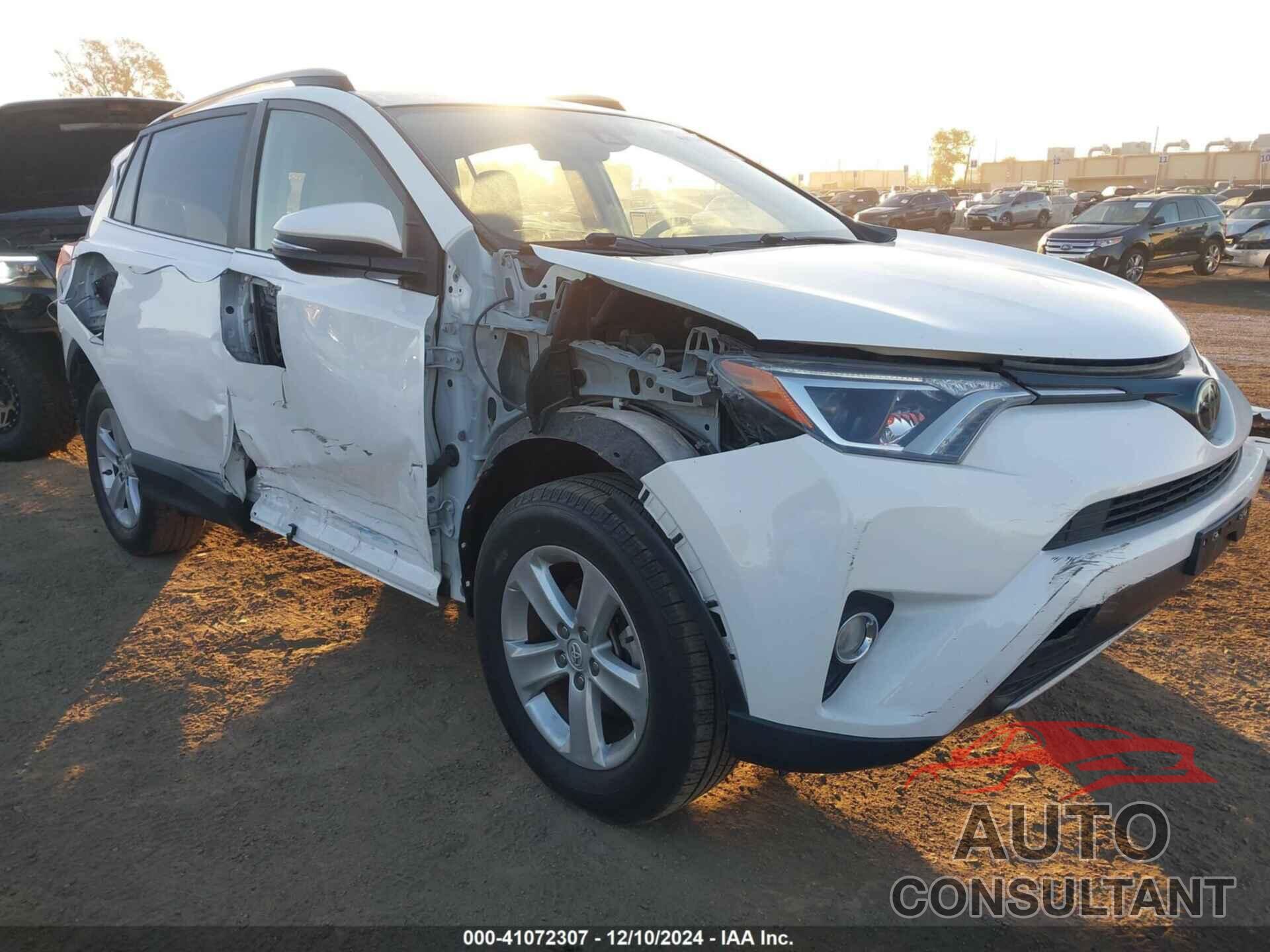 TOYOTA RAV4 2017 - JTMWFREVXHJ715133