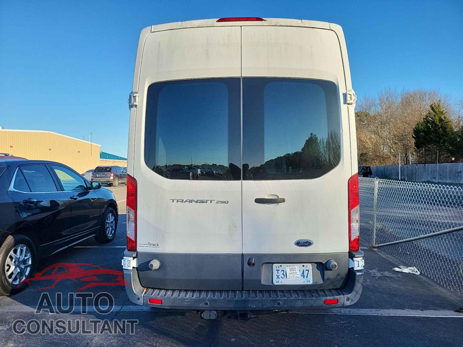 FORD TRANSIT-250 2017 - 1FTYR2XM7HKB46182