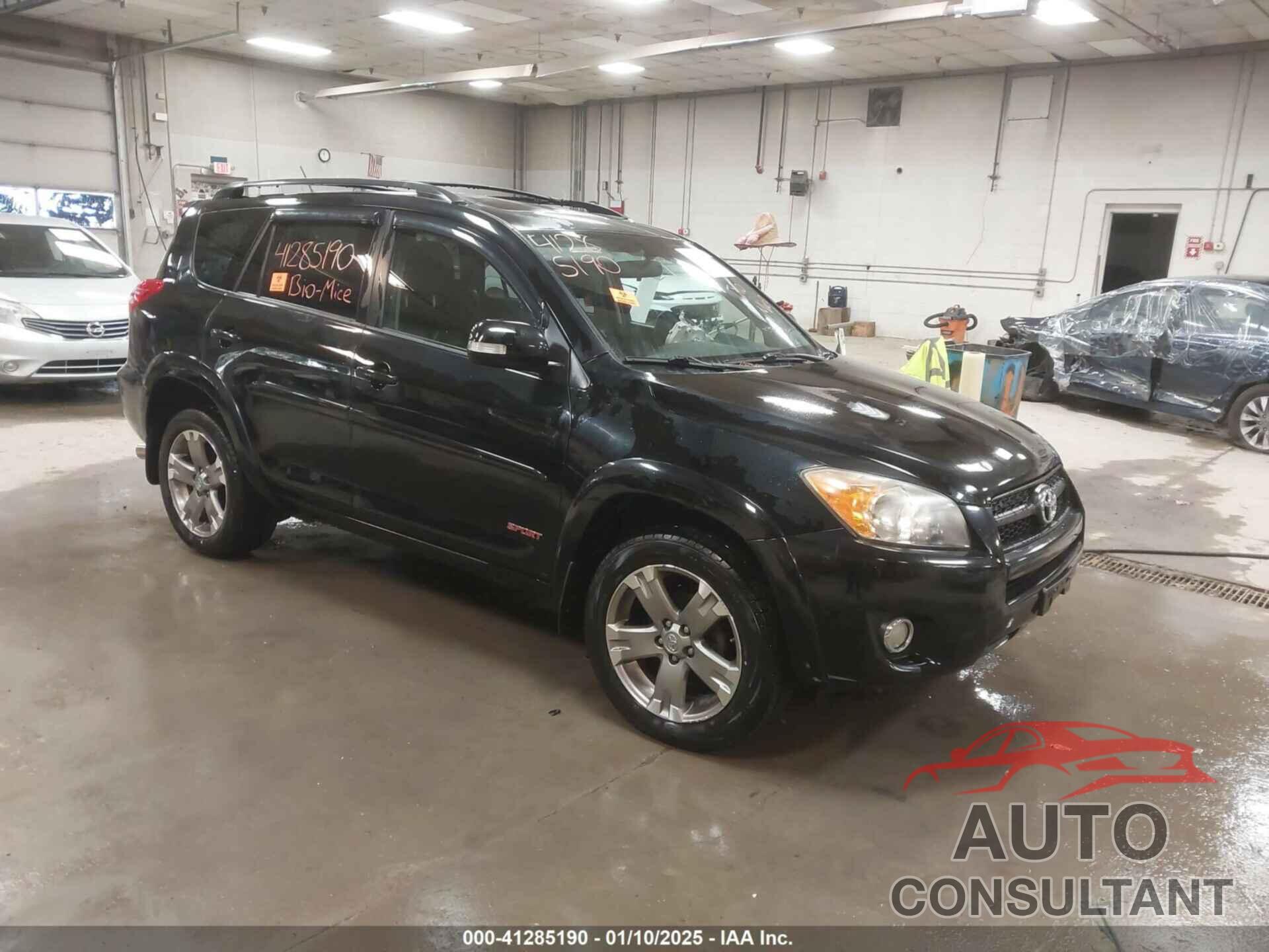 TOYOTA RAV4 2011 - JTMRF4DV8B5039542