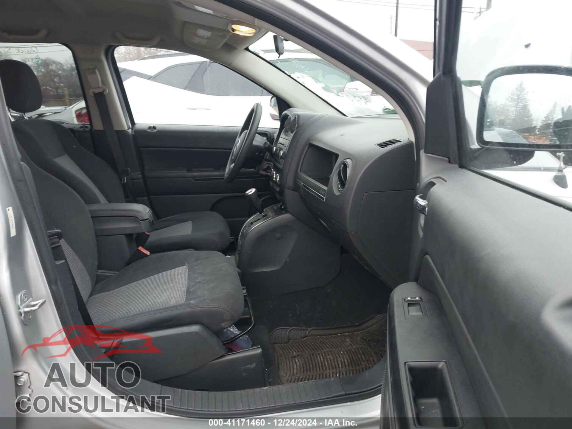 JEEP COMPASS 2011 - 1J4NF1FB7BD215528