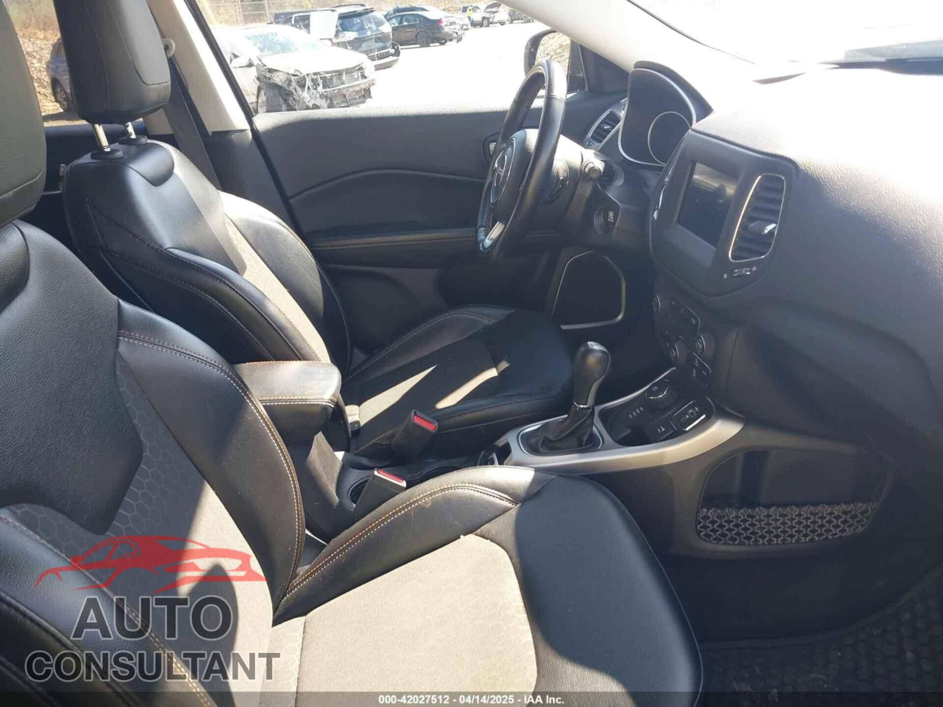 JEEP COMPASS 2020 - 3C4NJDBB0LT117321