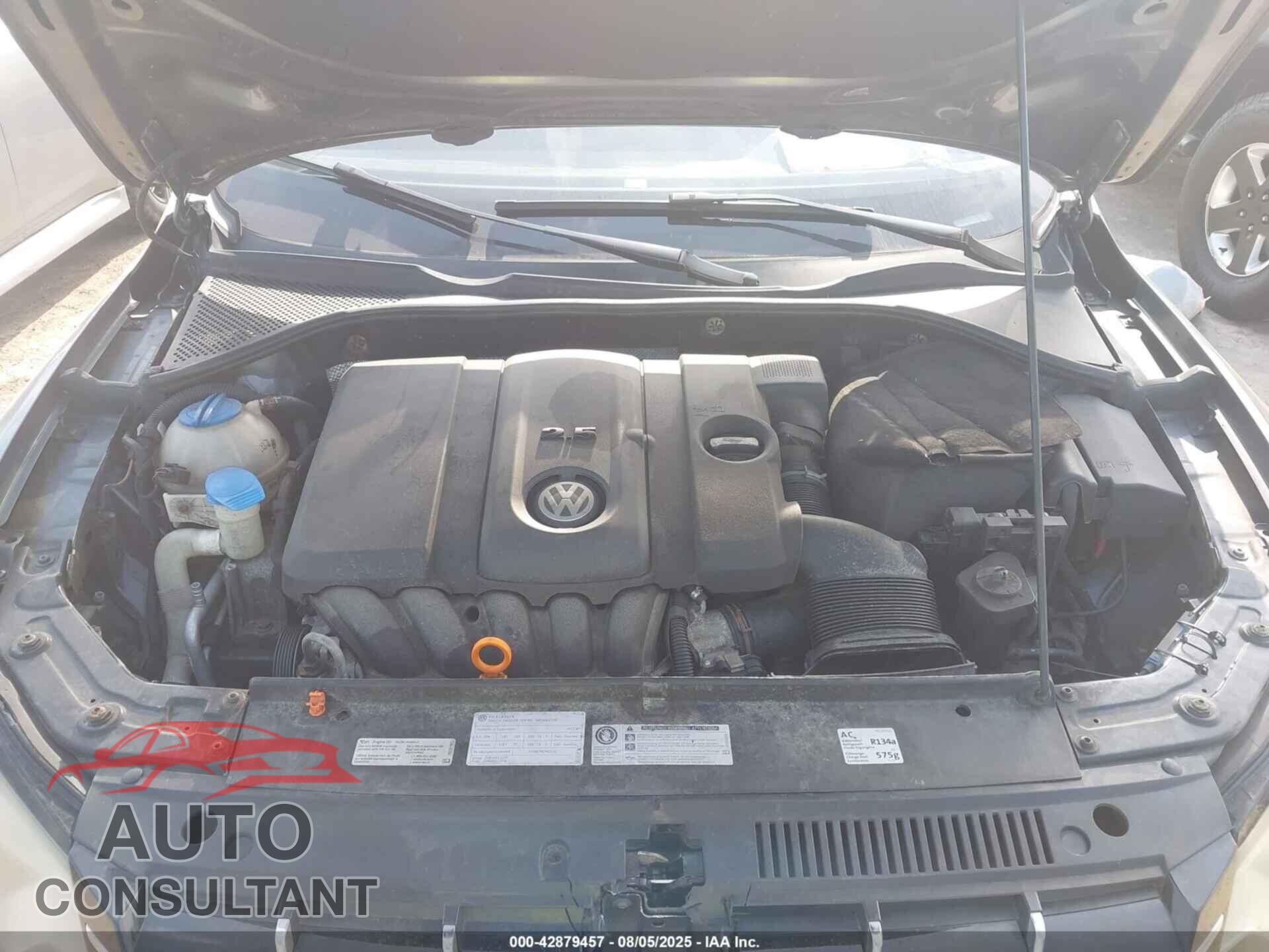 VOLKSWAGEN PASSAT 2012 - 1VWCP7A38CC044290