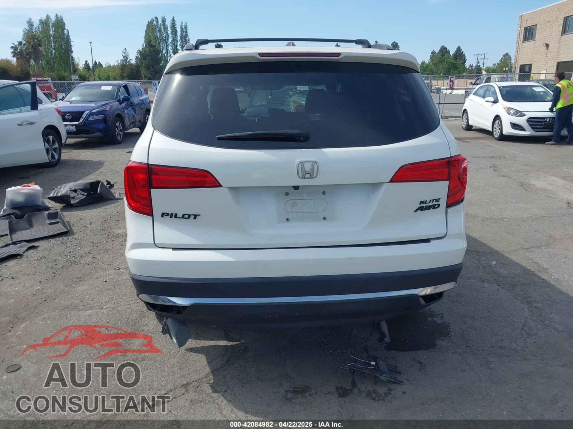 HONDA PILOT 2017 - 5FNYF6H02HB069911
