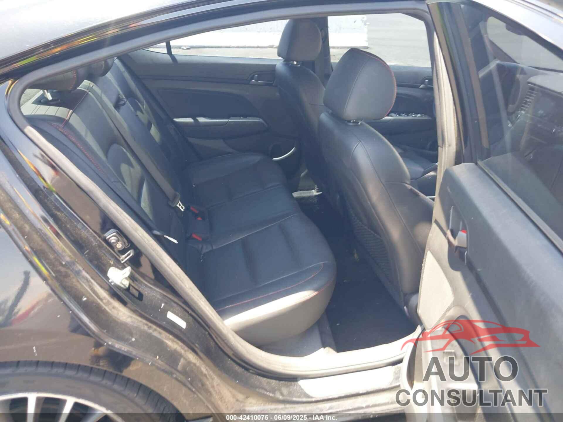 HYUNDAI ELANTRA 2017 - KMHD04LB7HU348982