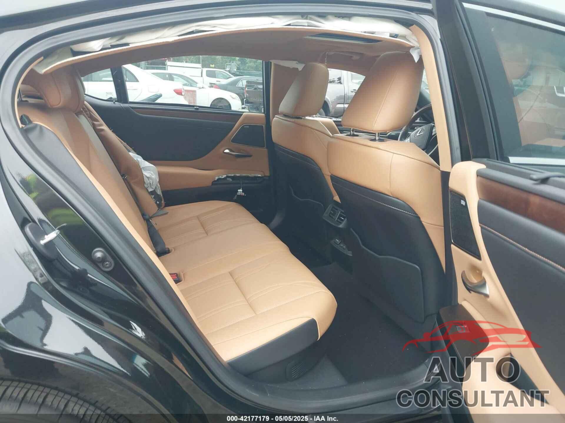 LEXUS ES 300H 2024 - 58AFA1C13RU048538