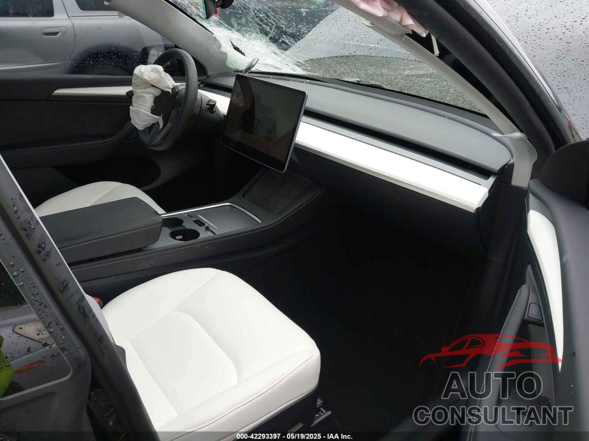 TESLA MODEL Y 2024 - 7SAYGDEE1RF033066