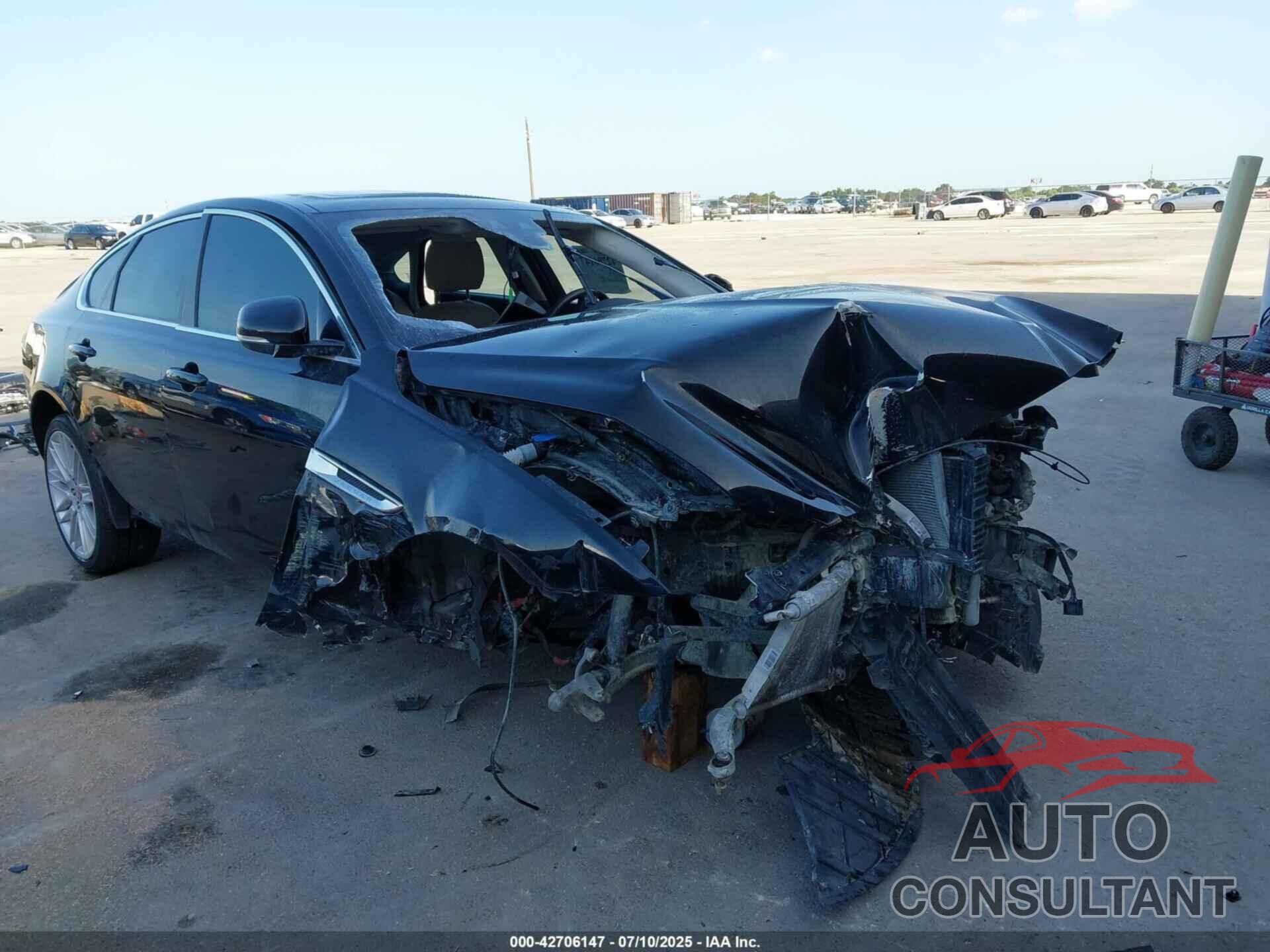 JAGUAR XF 2018 - SAJBE4FX6JCY56071