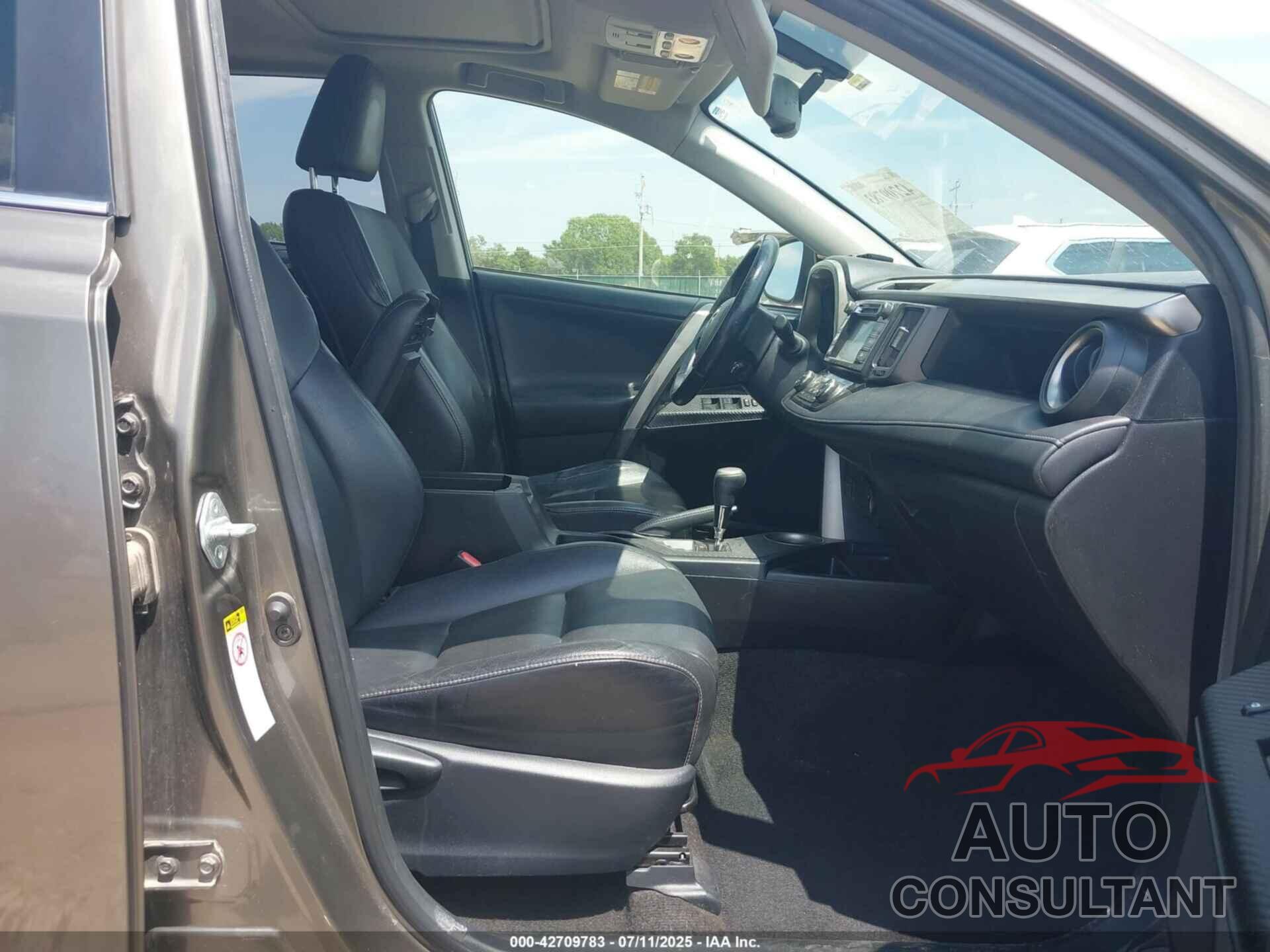 TOYOTA RAV4 2015 - JTMDFREV8FD107730