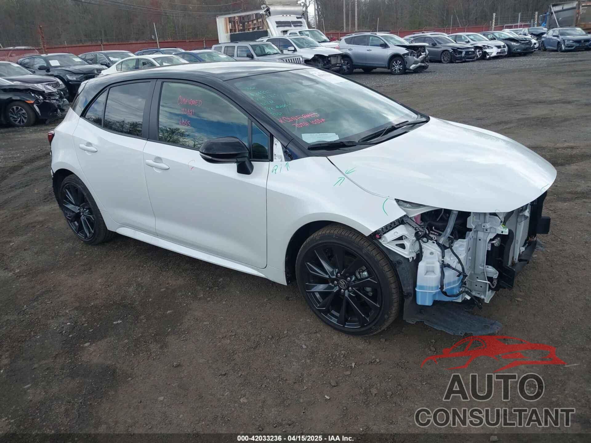 TOYOTA COROLLA 2024 - JTNC4MBE6R3215200