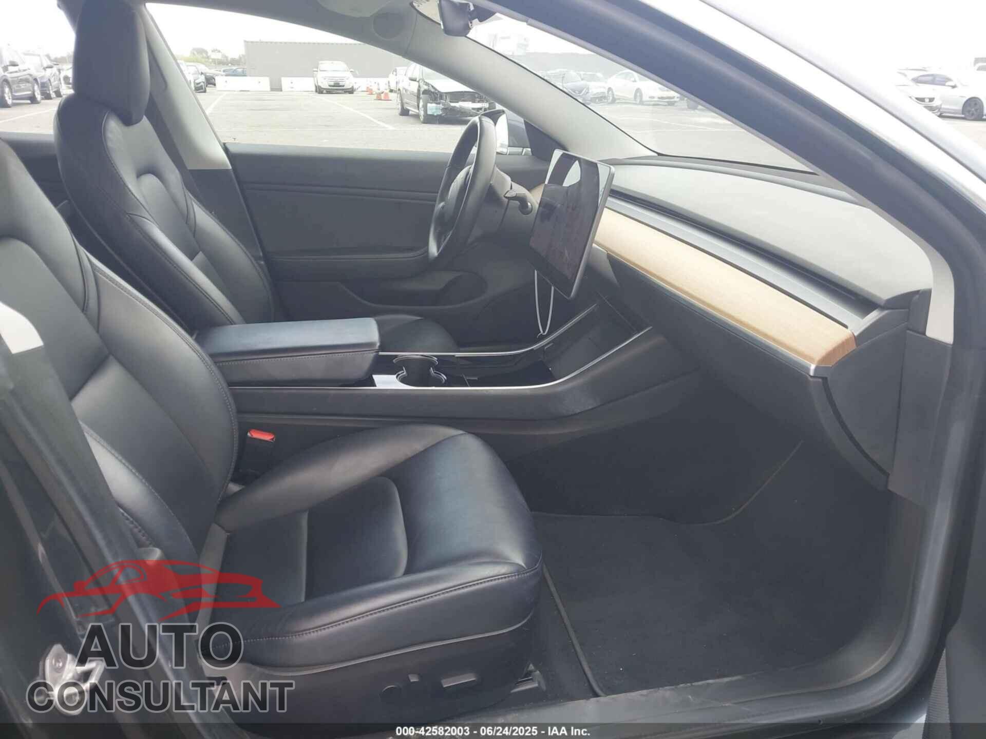 TESLA MODEL 3 2018 - 5YJ3E1EA8JF023745