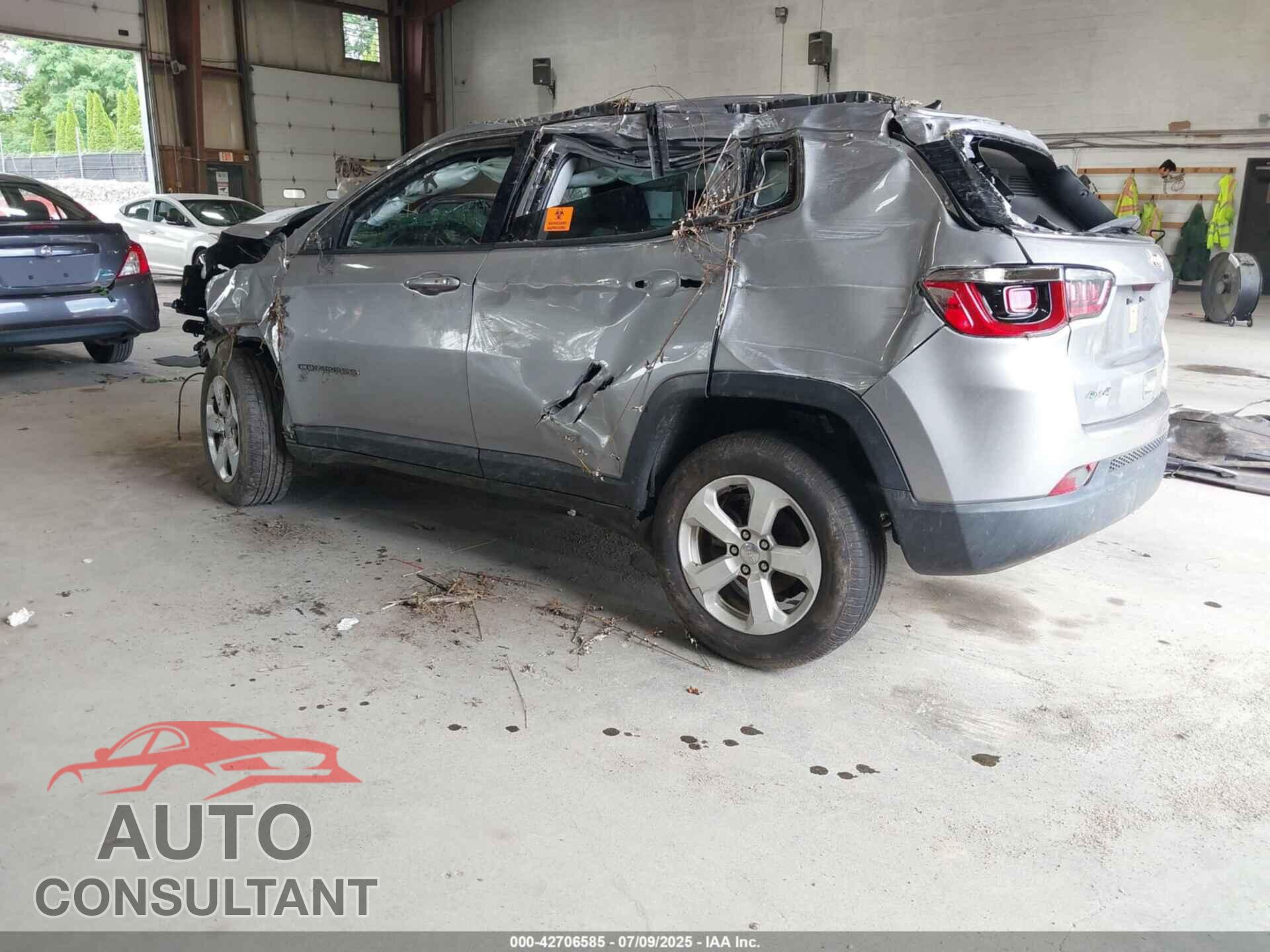 JEEP COMPASS 2018 - 3C4NJDBB7JT115532