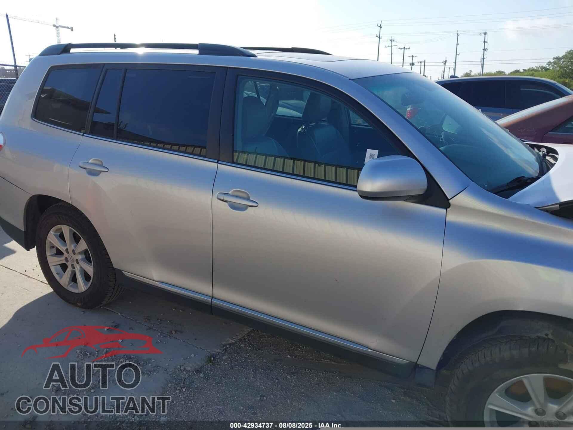 TOYOTA HIGHLANDER 2011 - 5TDBK3EH7BS049201