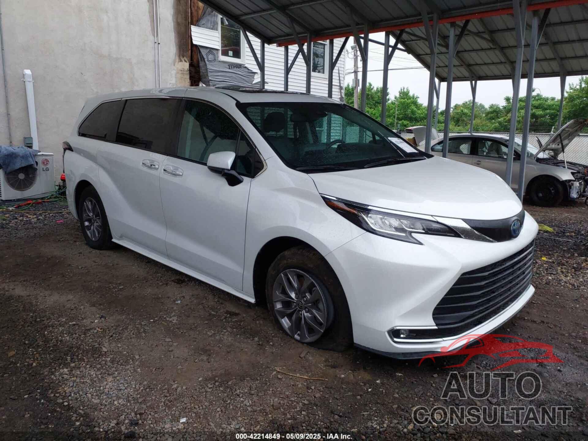 TOYOTA SIENNA 2023 - 5TDYSKFC3PS083764