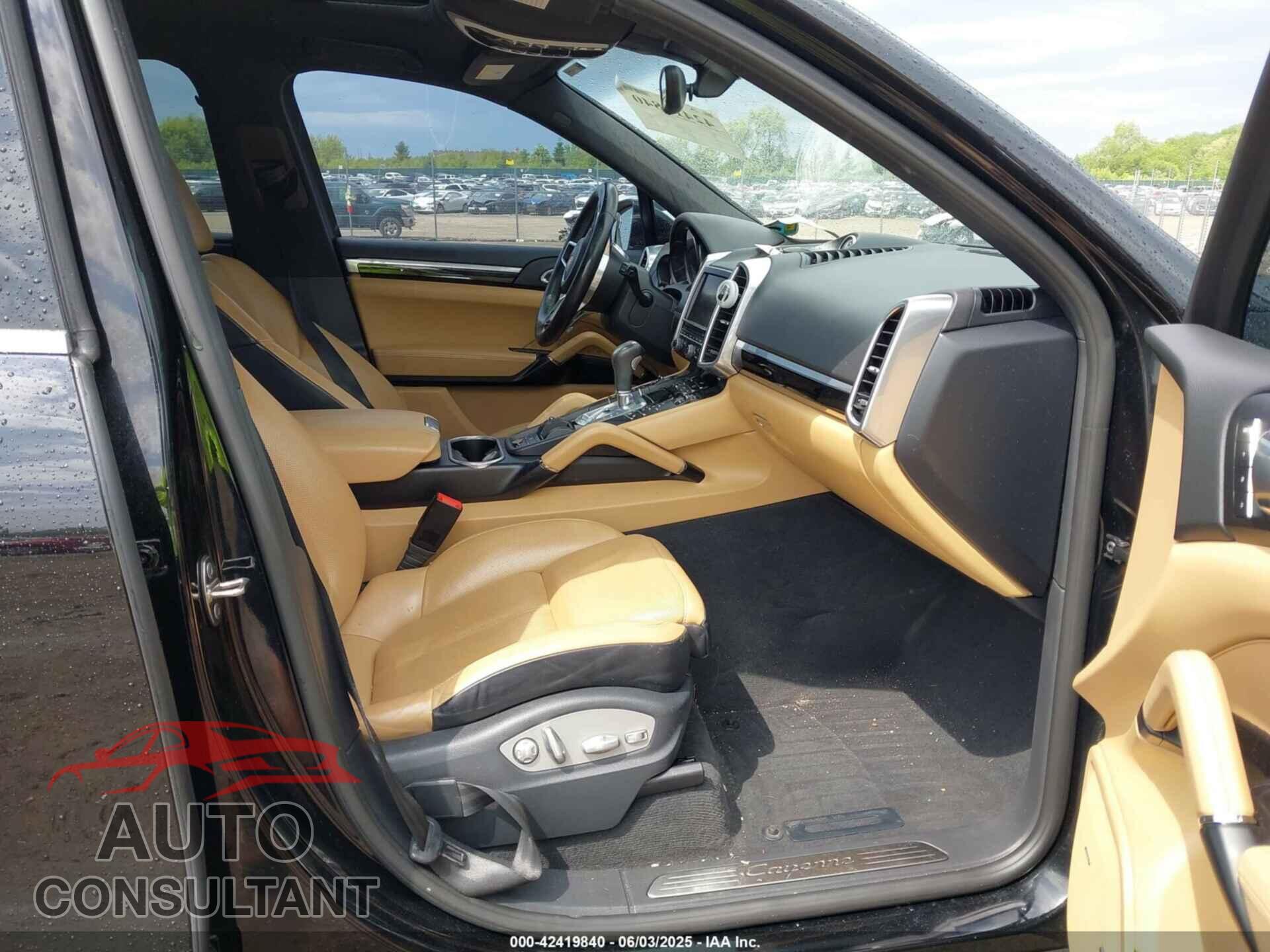 PORSCHE CAYENNE 2016 - WP1AA2A29GLA03757