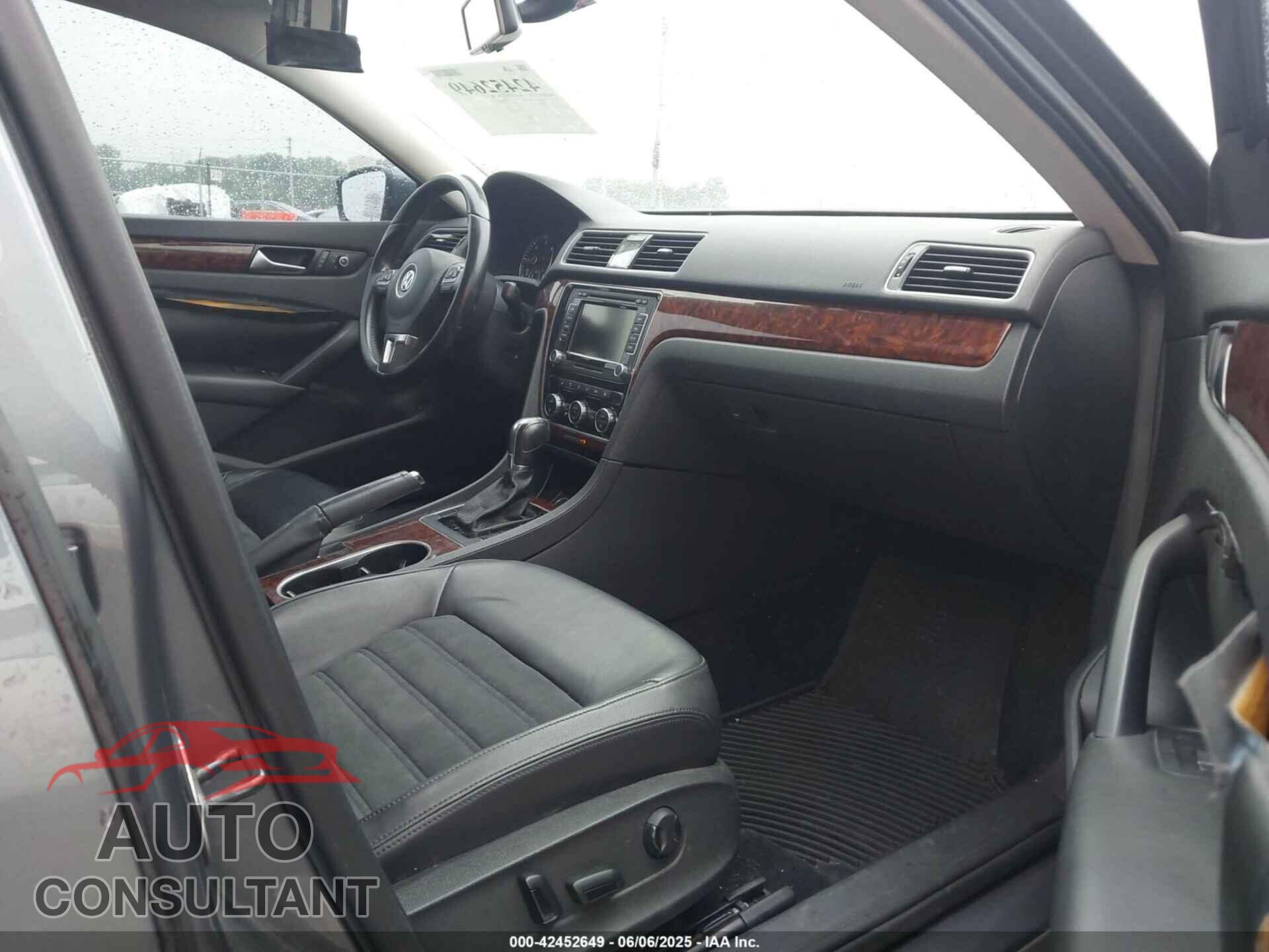 VOLKSWAGEN PASSAT 2013 - 1VWCN7A36DC005446