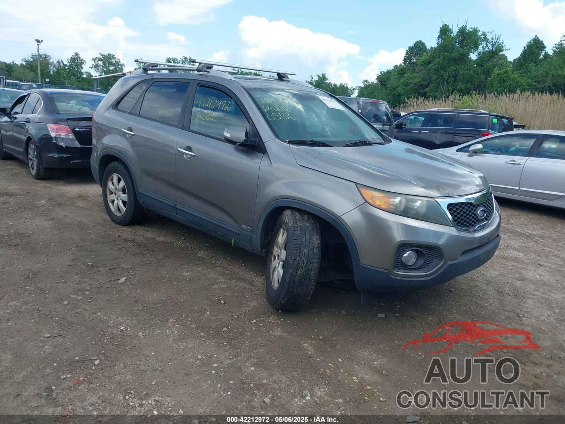 KIA SORENTO 2011 - 5XYKTCA14BG056447