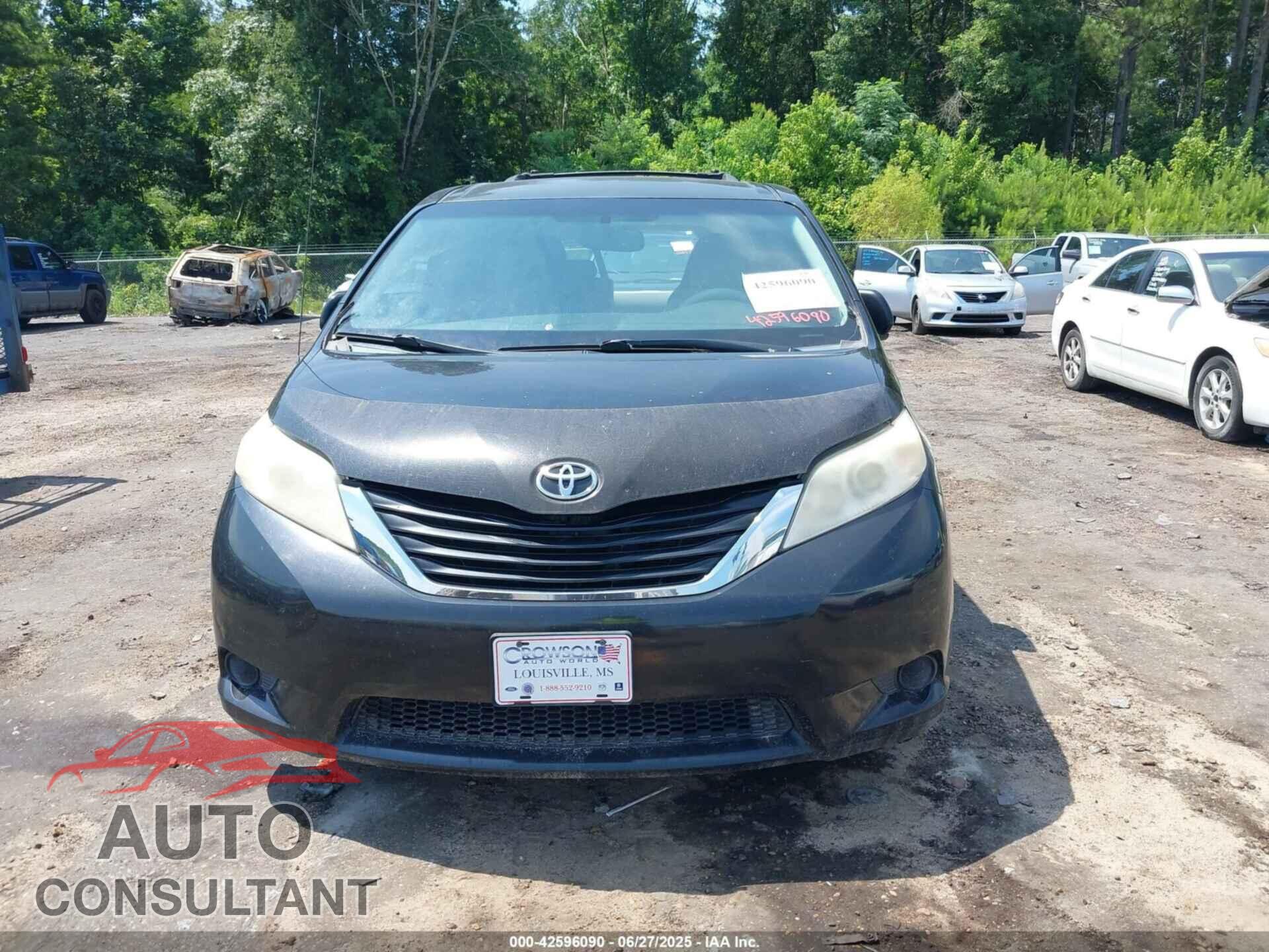 TOYOTA SIENNA 2011 - 5TDJK3DC4BS027433