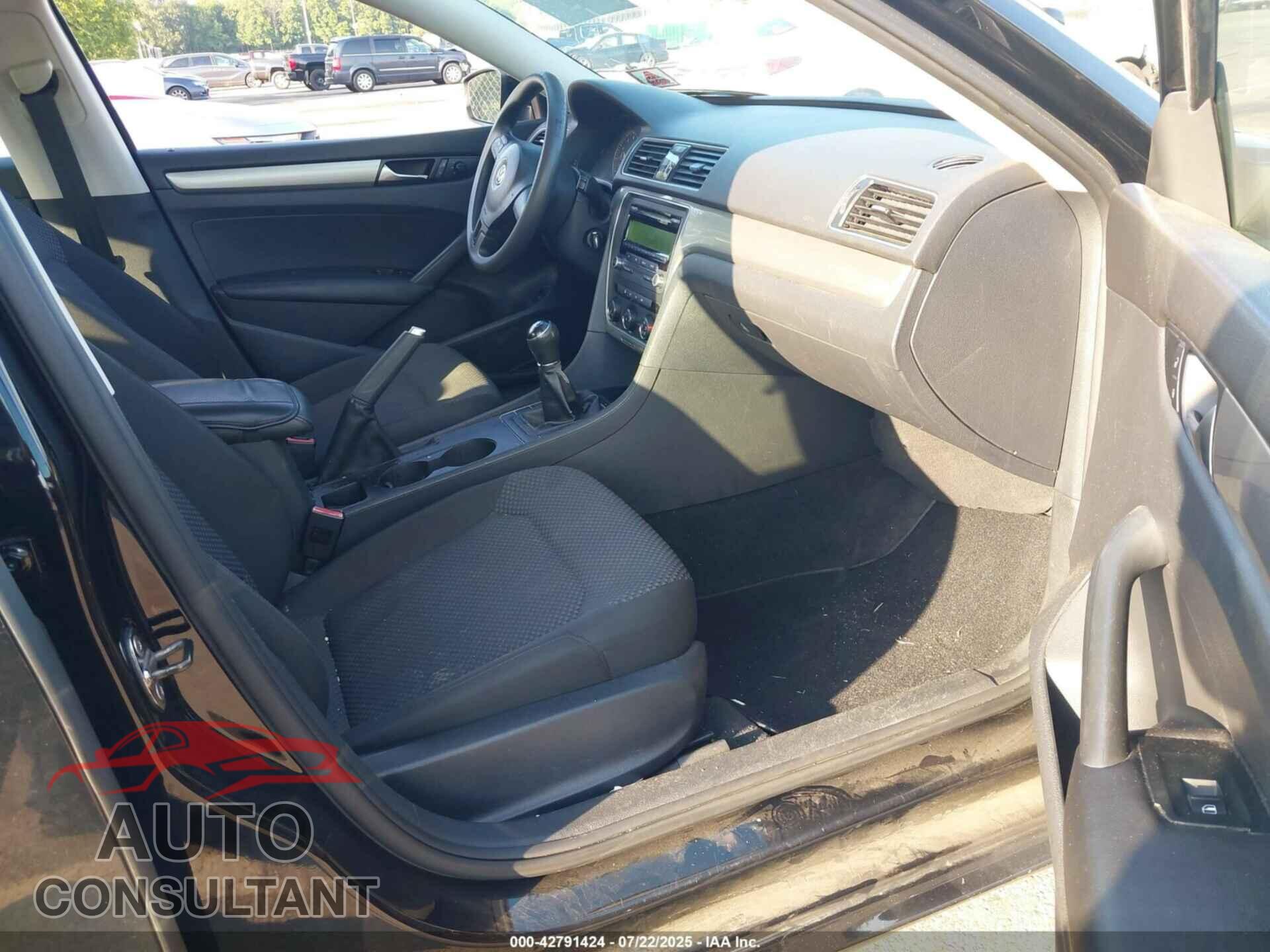 VOLKSWAGEN PASSAT 2013 - 1VWAP7A35DC033238