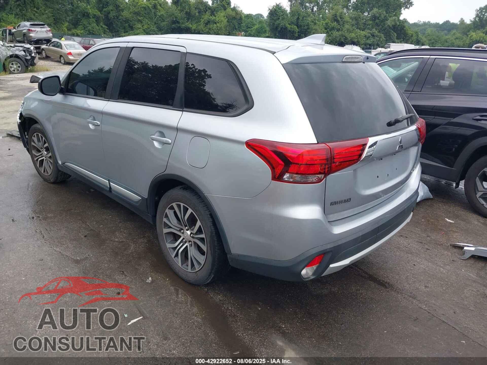 MITSUBISHI OUTLANDER 2017 - JA4AD2A38HZ023377