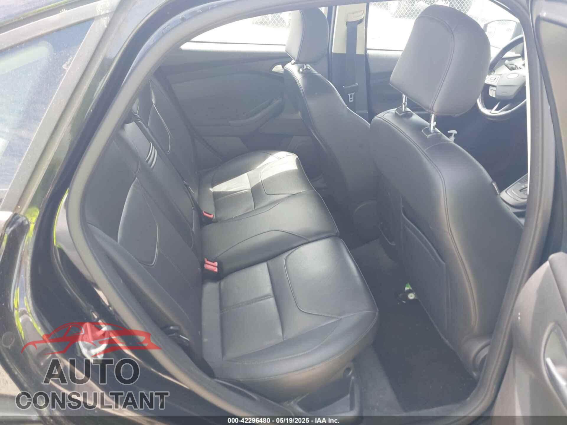 FORD FOCUS 2015 - 1FADP3F2XFL284094